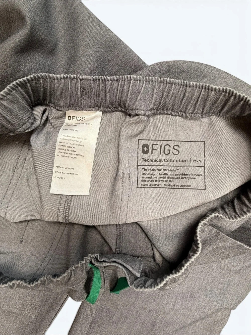 FIGS Technical Collection Gray Cargo Scrub Pants Size M/S
